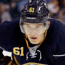 Никита Задоров забрасывает свою первую шайбу в НХЛ